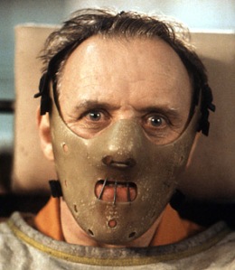 Hannibal: às vezes ele recorre a essa máscara, por uma refeição mais... frugal.
